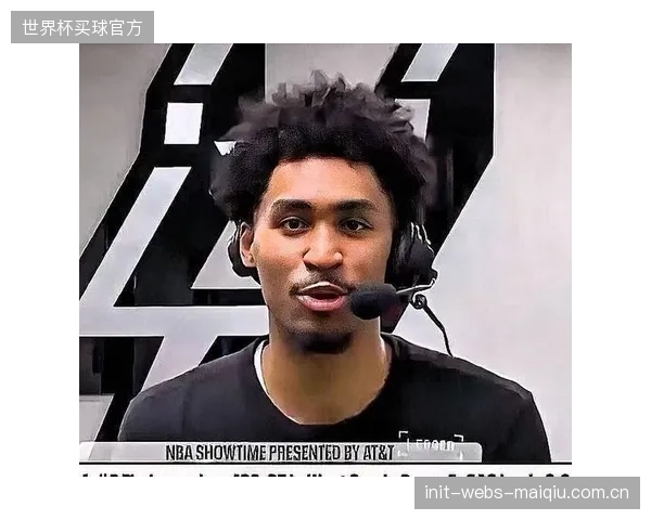 身材高大的替补后卫，可能在比赛末段的定位球进攻中扮演秘密武器的角色。